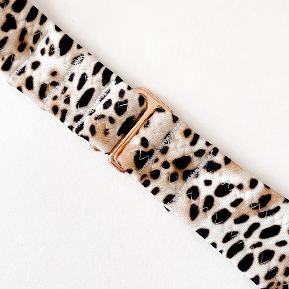 Shade & Shore Animal Print Twist Front Underwire Bikini Top - Picture 7 of 7